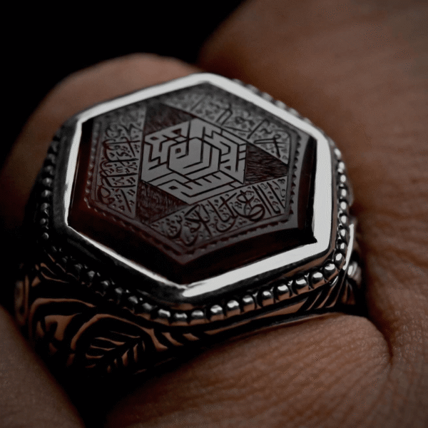 Red pomegranate Yemeni agate with a distinctive hexagonal cut - Image 2