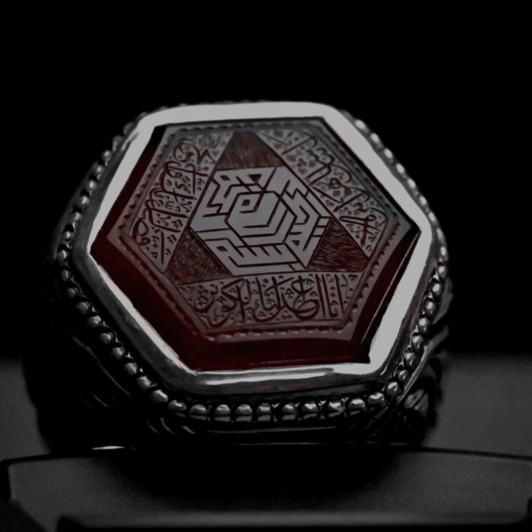 Red pomegranate Yemeni agate with a distinctive hexagonal cut